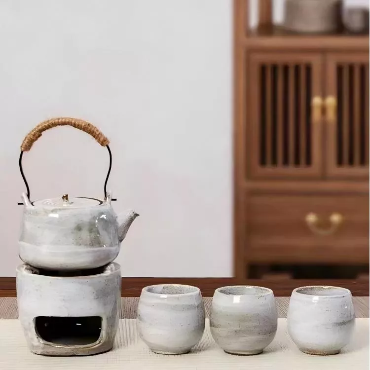 Traditional tea Calicem constitue Teapot